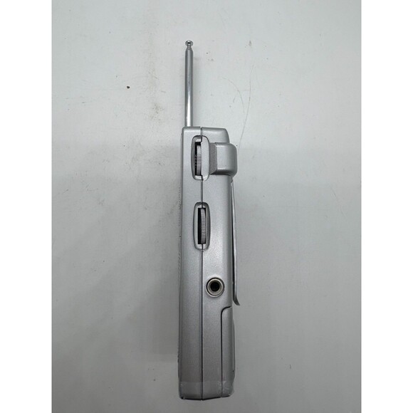 Grundig Mini World 100 PE Silver AM/FM Stereo Short Wave 1-6 Band Portable Radio - Picture 3 of 7